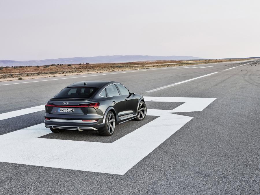  Audi e-tron S Sportback 2020 года  (WW) (фото 40 из 77)
